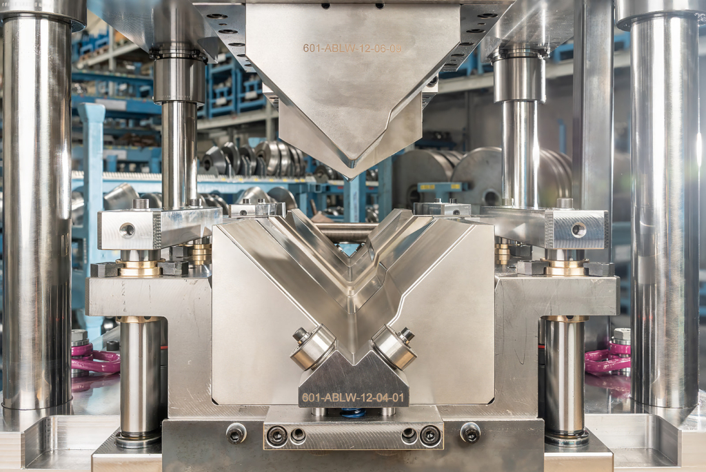 Industriefotografie: voestalpine Stanzmaschine